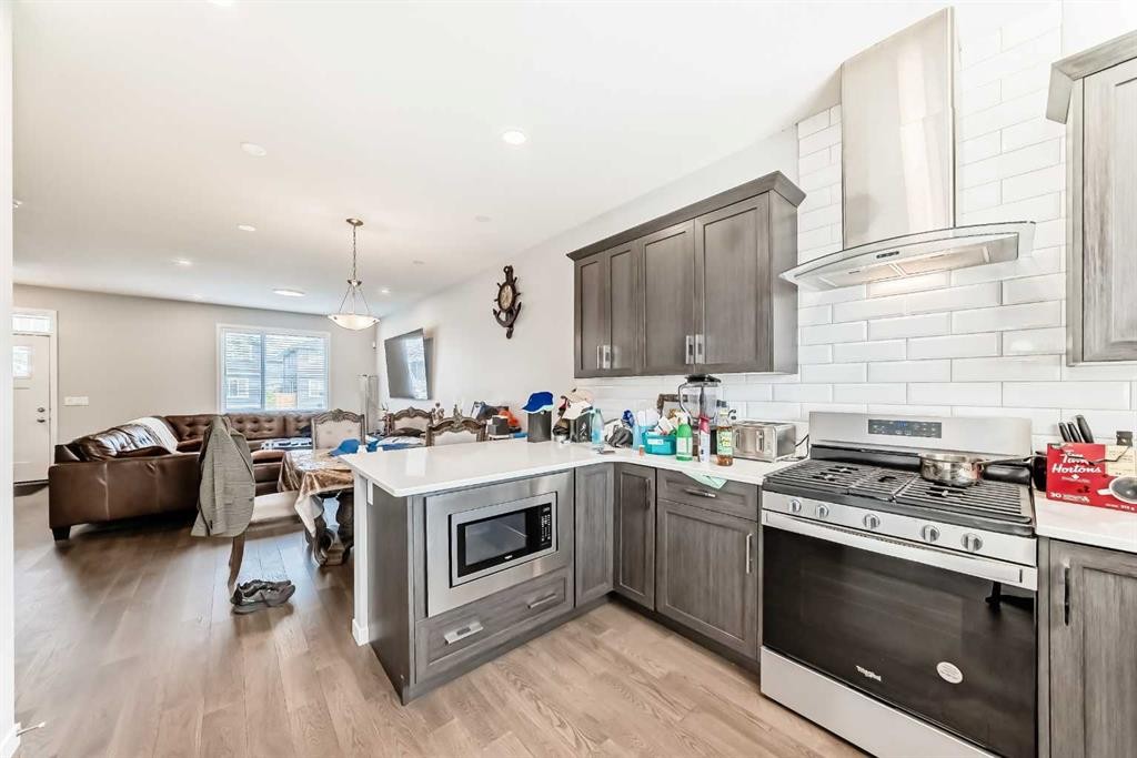 948 West Lakeview Drive, Chestermere, AB - Indoor Photo Showing Kitchen