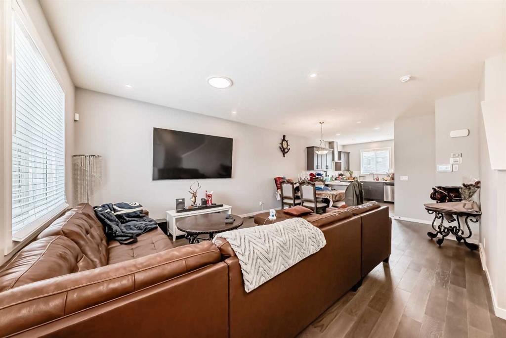 948 West Lakeview Drive, Chestermere, AB - Indoor Photo Showing Living Room