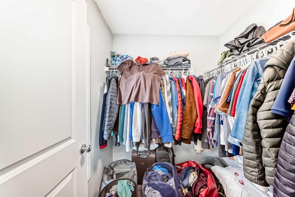 948 West Lakeview Drive, Chestermere, AB - Indoor With Storage