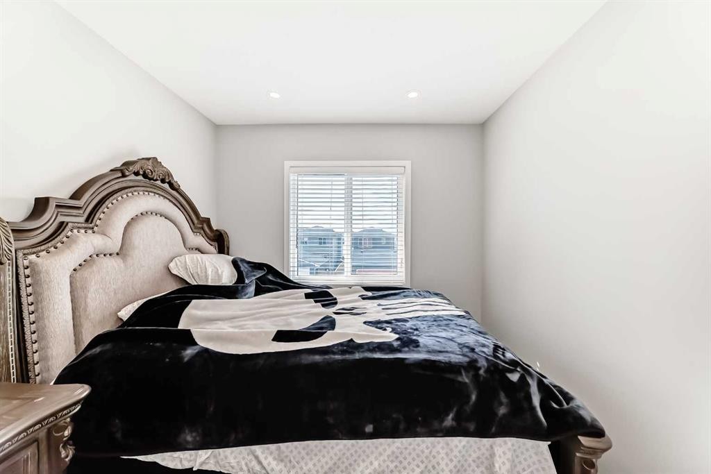 948 West Lakeview Drive, Chestermere, AB - Indoor Photo Showing Bedroom