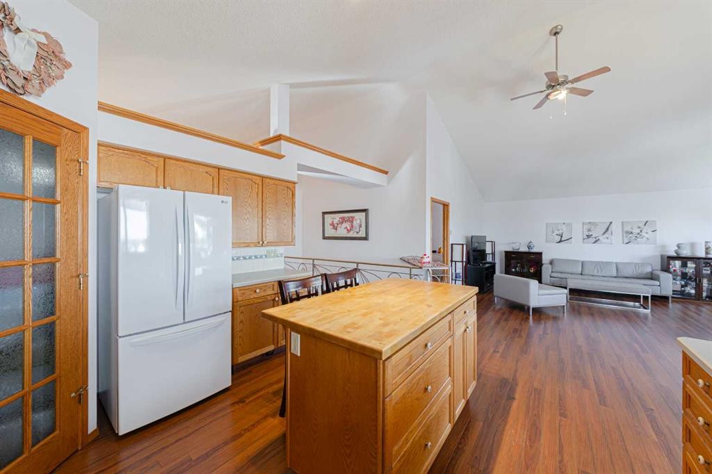 20 Somerset Drive Sw, Calgary, AB - Indoor Photo Showing Kitchen
