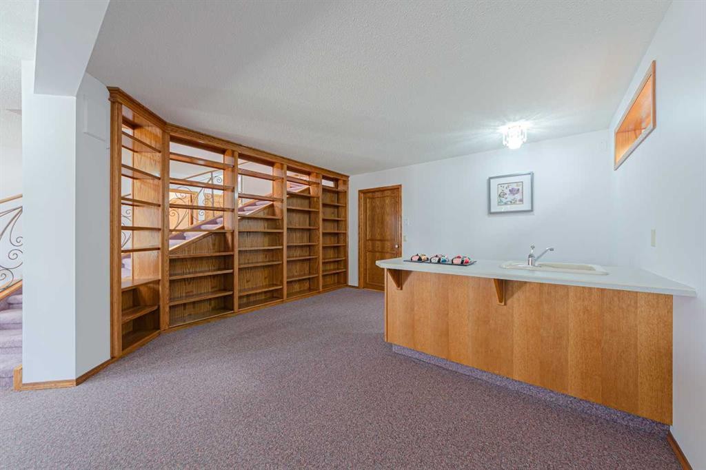 20 Somerset Drive Sw, Calgary, AB - Indoor Photo Showing Other Room