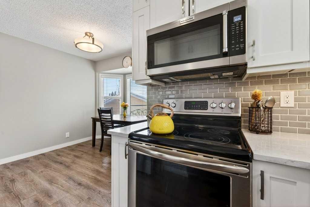 96 Templehill Drive Ne, Calgary, AB - Indoor Photo Showing Kitchen