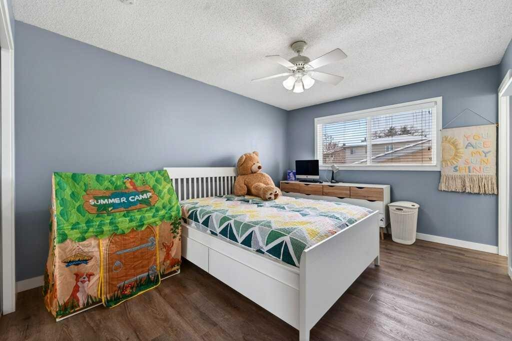 96 Templehill Drive Ne, Calgary, AB - Indoor Photo Showing Bedroom