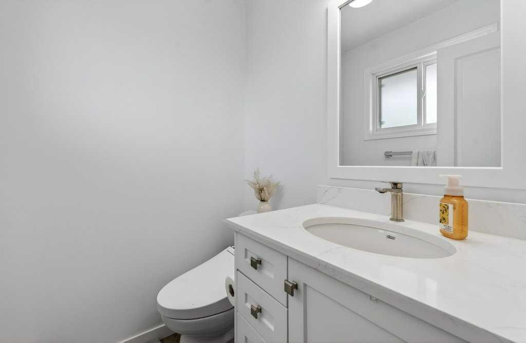 96 Templehill Drive Ne, Calgary, AB - Indoor Photo Showing Bathroom