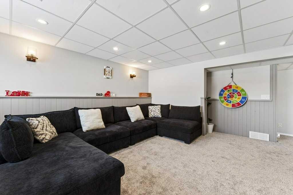 96 Templehill Drive Ne, Calgary, AB - Indoor Photo Showing Living Room