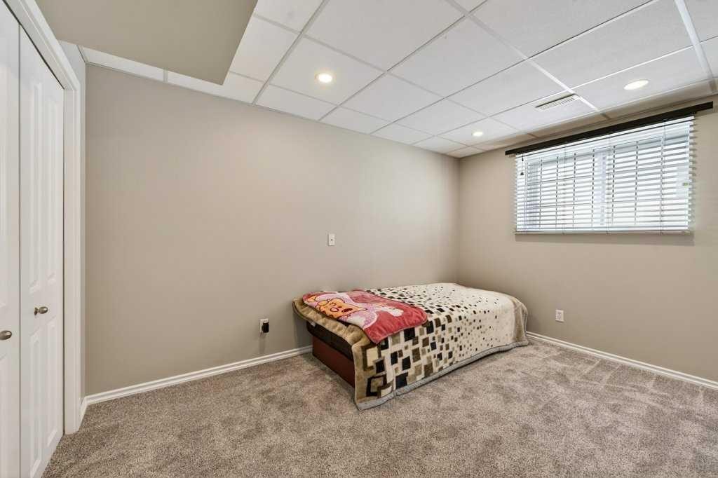 96 Templehill Drive Ne, Calgary, AB - Indoor Photo Showing Bedroom