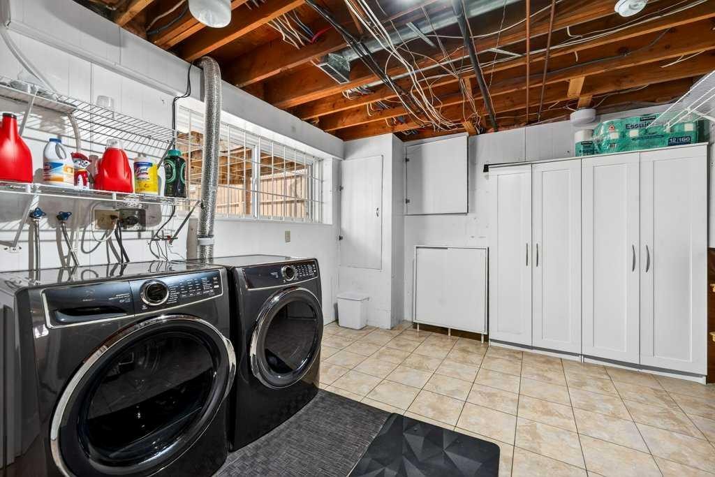 96 Templehill Drive Ne, Calgary, AB - Indoor Photo Showing Laundry Room