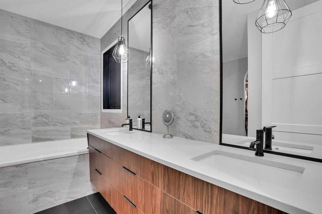 54 Calhoun Crescent Ne, Calgary, AB - Indoor Photo Showing Bathroom