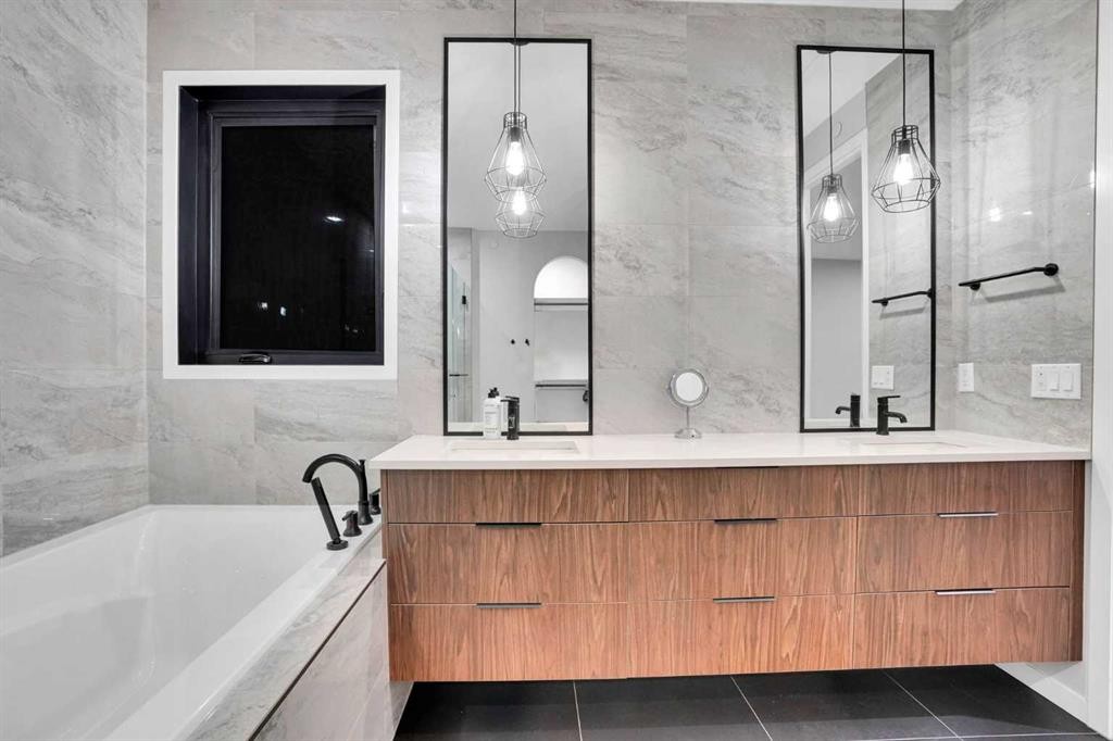 54 Calhoun Crescent Ne, Calgary, AB - Indoor Photo Showing Bathroom