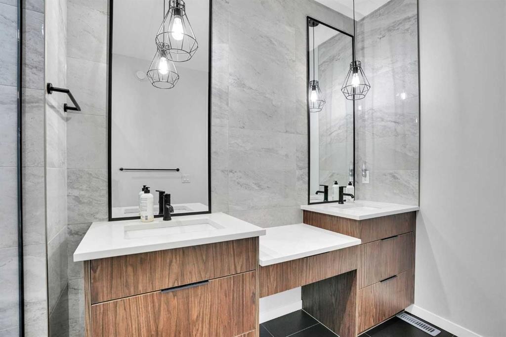 54 Calhoun Crescent Ne, Calgary, AB - Indoor Photo Showing Bathroom