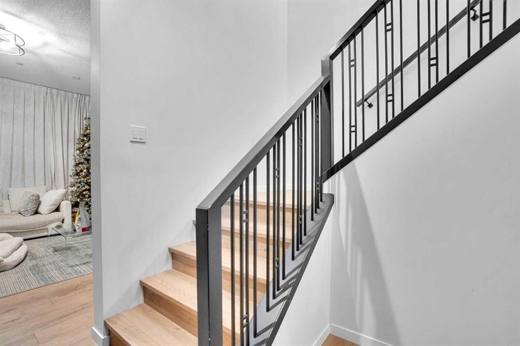 54 Calhoun Crescent Ne, Calgary, AB - Indoor Photo Showing Other Room