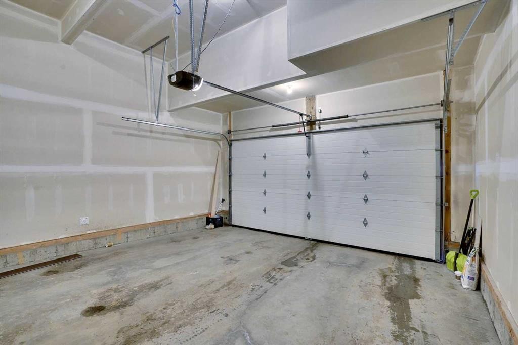 54 Calhoun Crescent Ne, Calgary, AB - Indoor Photo Showing Garage