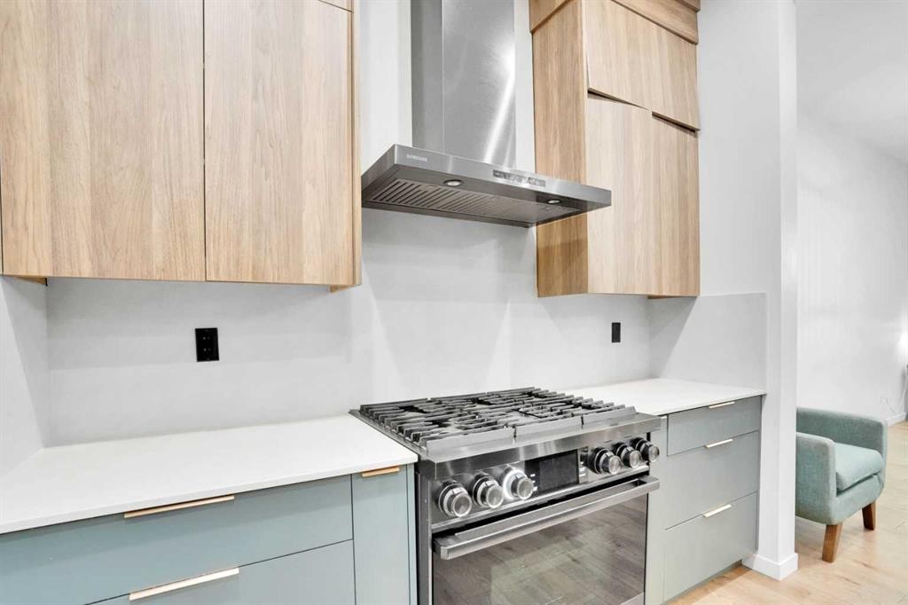 54 Calhoun Crescent Ne, Calgary, AB - Indoor Photo Showing Kitchen