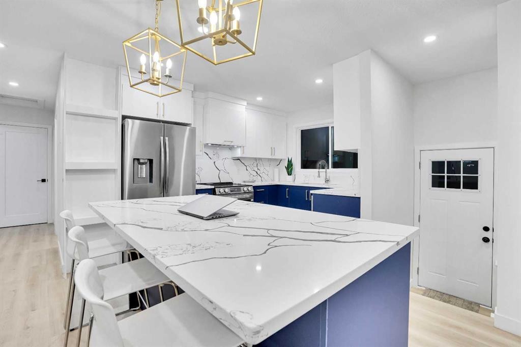 52 Franklin Drive Se, Calgary, AB - Indoor