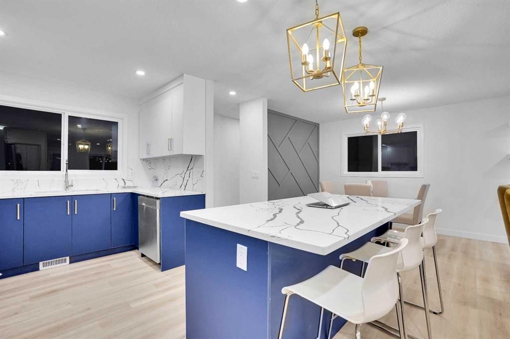 52 Franklin Drive Se, Calgary, AB - Indoor