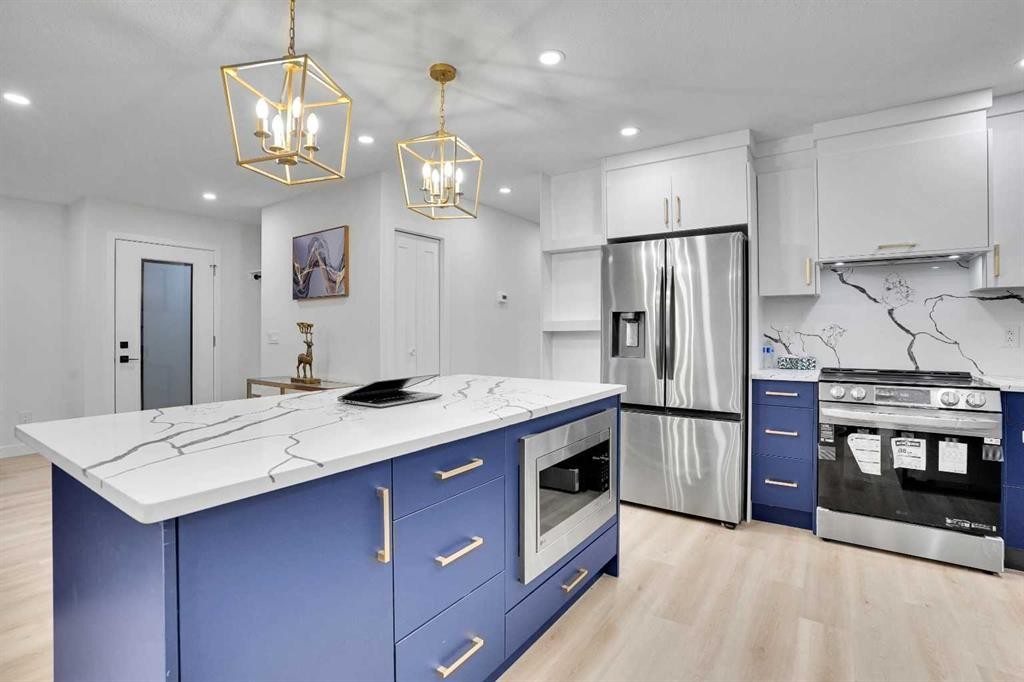 52 Franklin Drive Se, Calgary, AB - Indoor Photo Showing Kitchen With Upgraded Kitchen