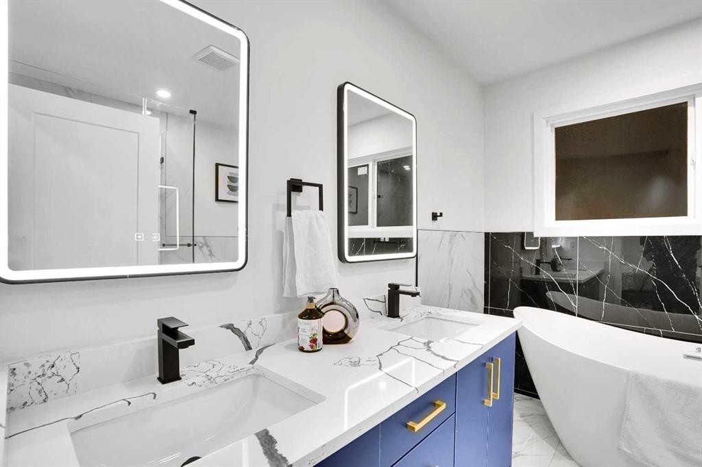 52 Franklin Drive Se, Calgary, AB - Indoor Photo Showing Bathroom