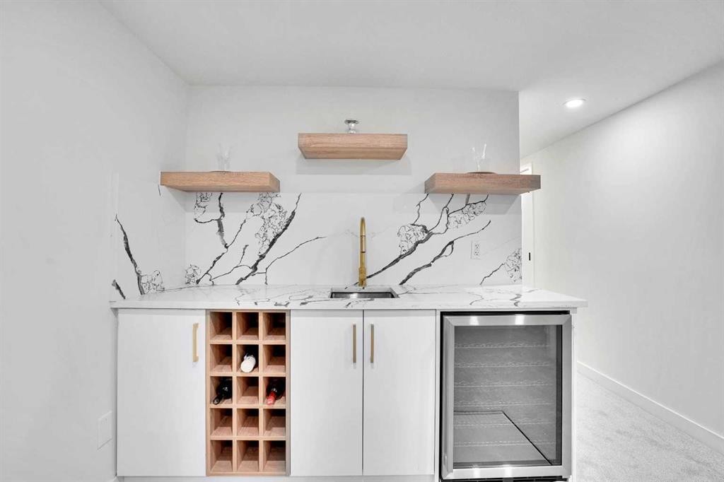 52 Franklin Drive Se, Calgary, AB - Indoor Photo Showing Other Room