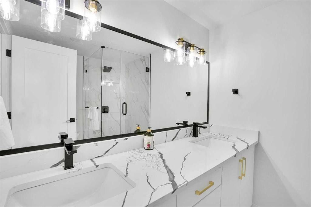 52 Franklin Drive Se, Calgary, AB - Indoor