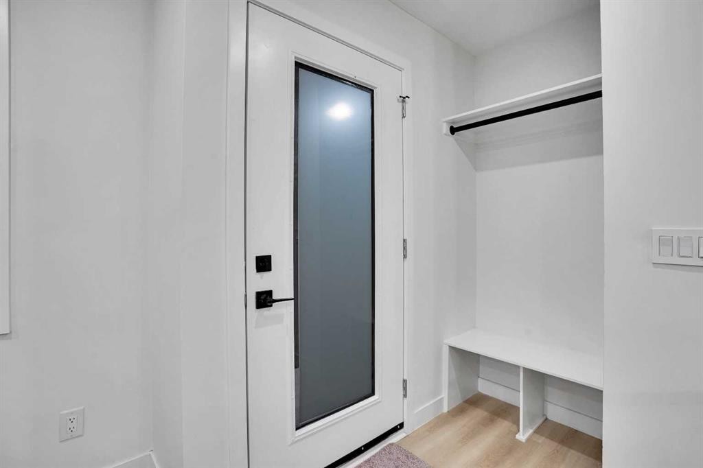 52 Franklin Drive Se, Calgary, AB - Indoor