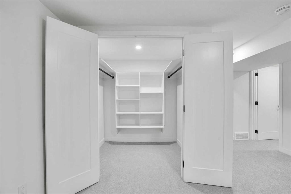 52 Franklin Drive Se, Calgary, AB - Indoor Photo Showing Other Room