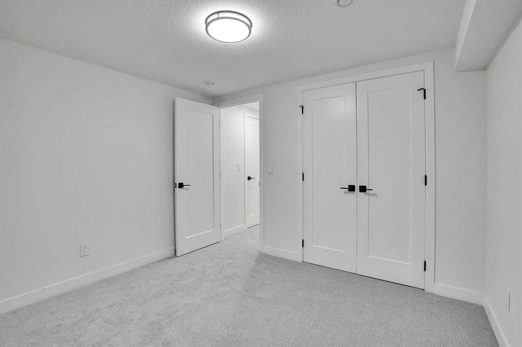52 Franklin Drive Se, Calgary, AB - Indoor Photo Showing Other Room