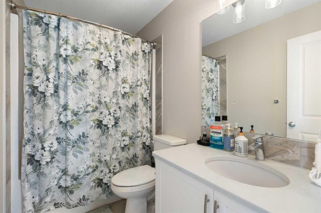 171 Chelsea Road, Chestermere, AB - Indoor Photo Showing Bathroom