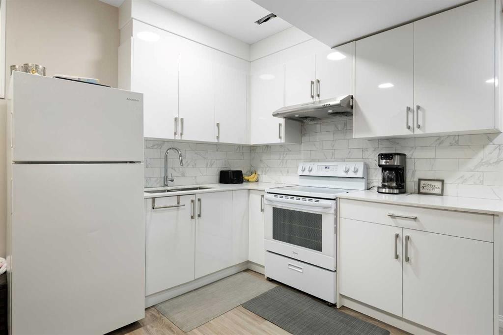171 Chelsea Road, Chestermere, AB - Indoor Photo Showing Kitchen