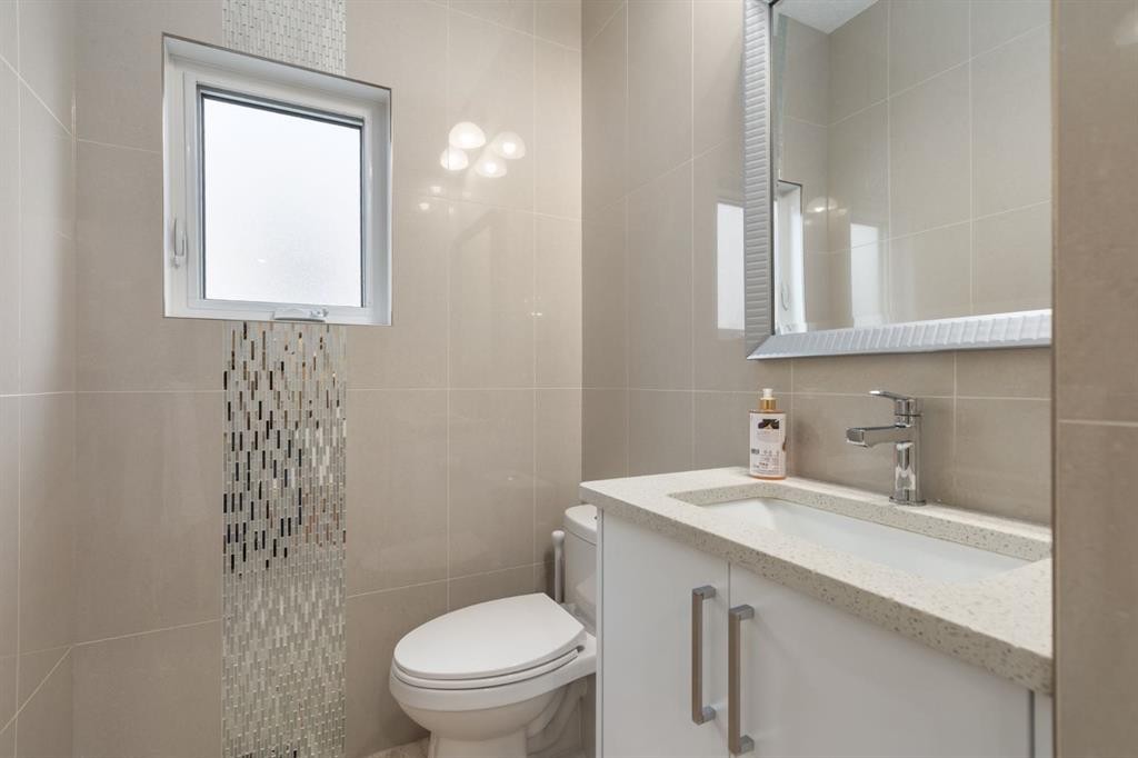 401 Marina Drive, Chestermere, AB - Indoor Photo Showing Bathroom