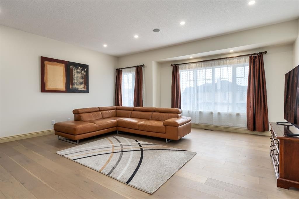 401 Marina Drive, Chestermere, AB - Indoor Photo Showing Living Room
