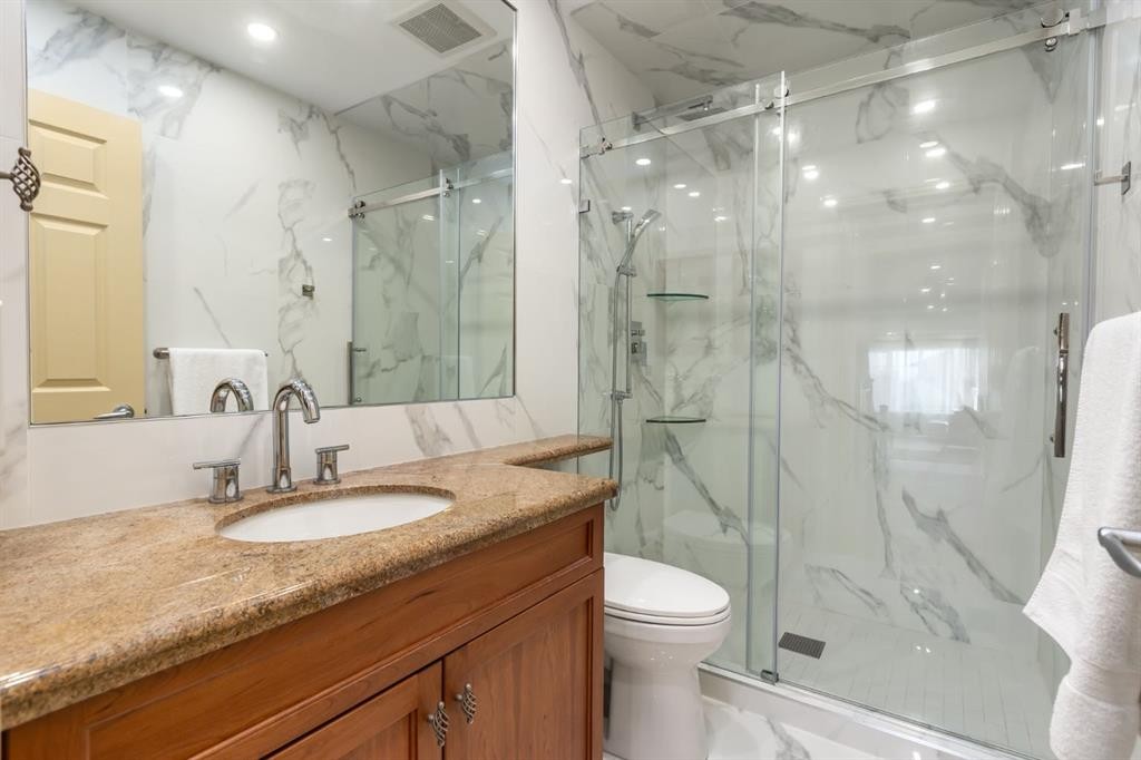 401 Marina Drive, Chestermere, AB - Indoor Photo Showing Bathroom