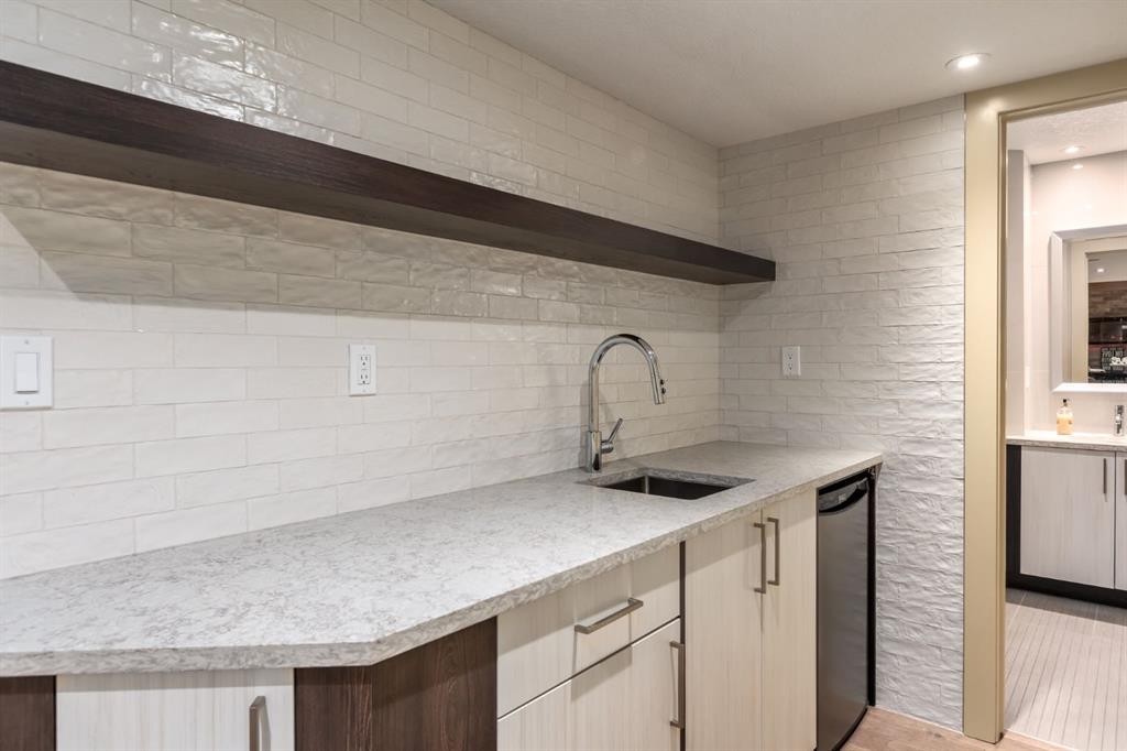401 Marina Drive, Chestermere, AB - Indoor Photo Showing Kitchen
