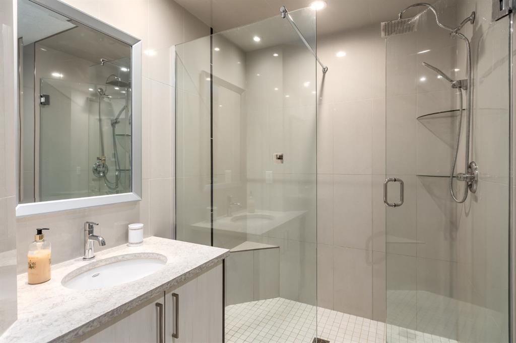 401 Marina Drive, Chestermere, AB - Indoor Photo Showing Bathroom