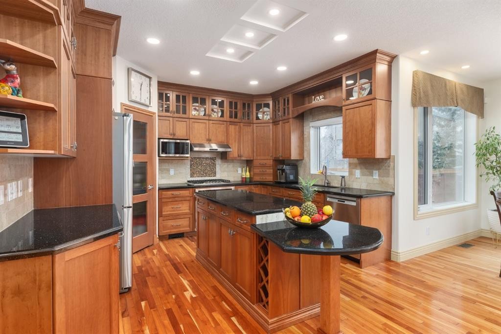 401 Marina Drive, Chestermere, AB - Indoor Photo Showing Kitchen