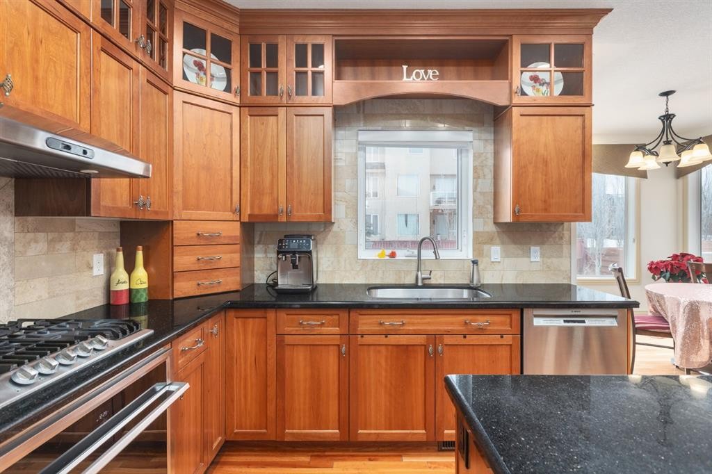 401 Marina Drive, Chestermere, AB - Indoor Photo Showing Kitchen