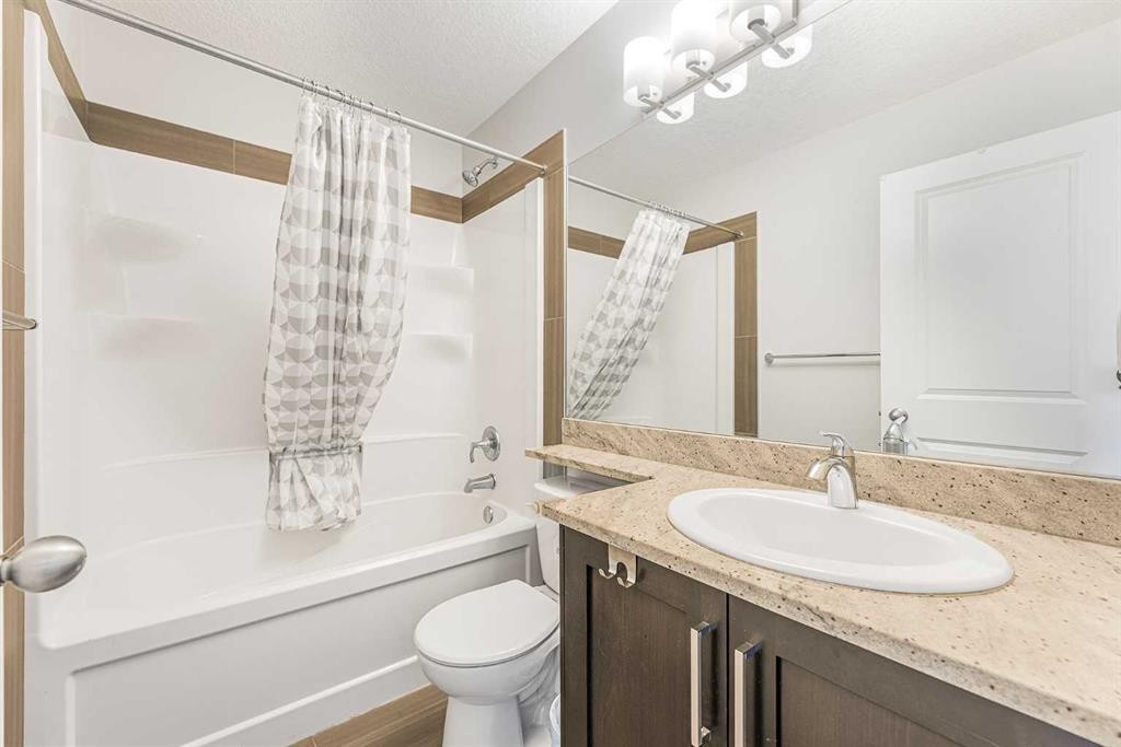 108 Jumping Pound Common, Cochrane, AB - Indoor Photo Showing Bathroom