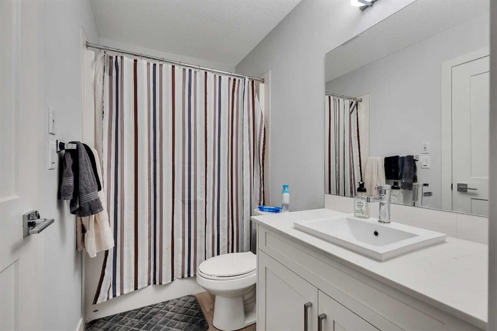104-30 Sage Hill Walk Nw, Calgary, AB - Indoor Photo Showing Bathroom