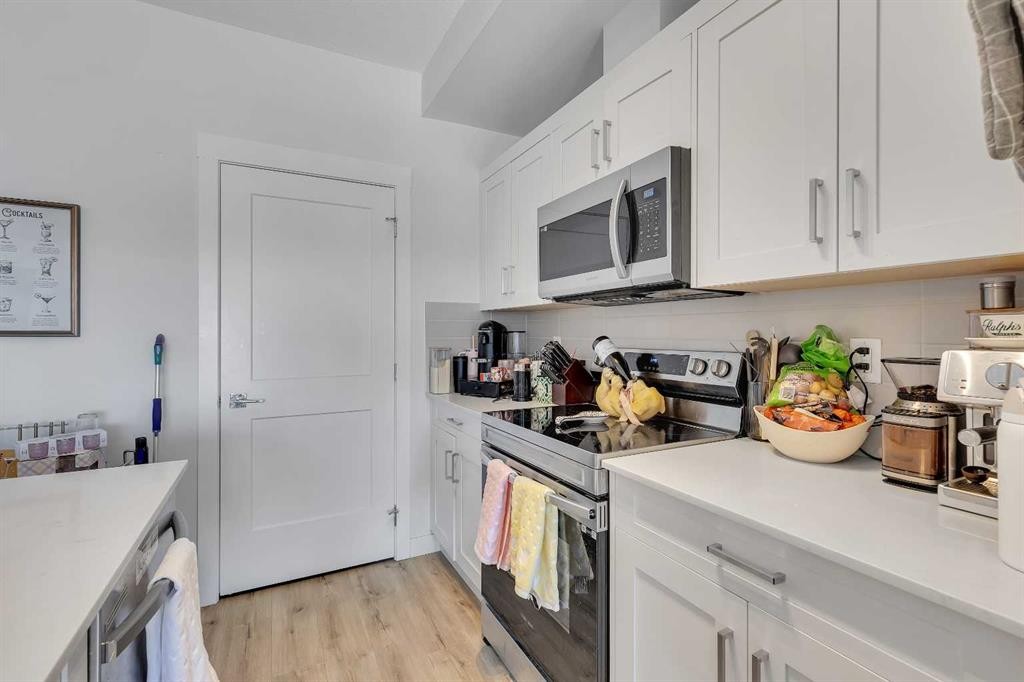 104-30 Sage Hill Walk Nw, Calgary, AB - Indoor Photo Showing Kitchen