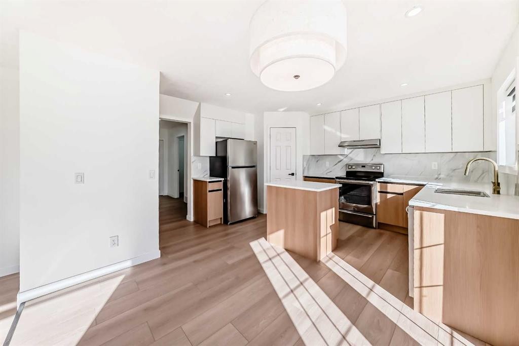 6 Arbour Stone Rise Nw, Calgary, AB - Indoor Photo Showing Kitchen