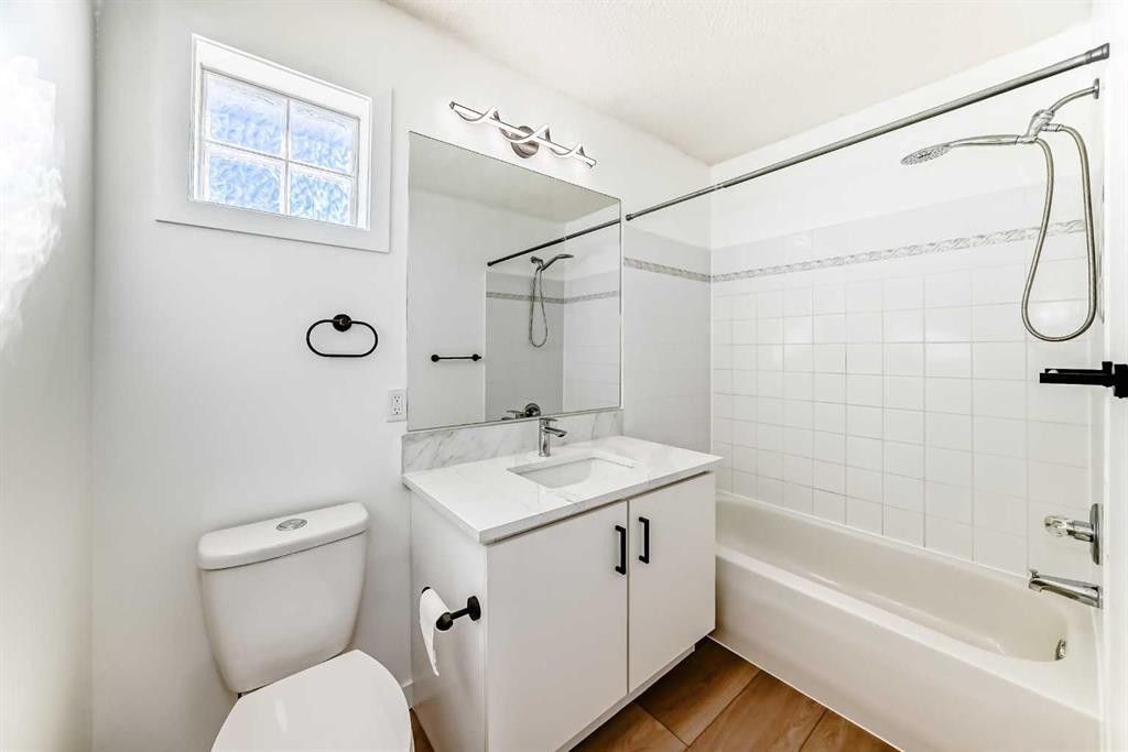 6 Arbour Stone Rise Nw, Calgary, AB - Indoor Photo Showing Bathroom