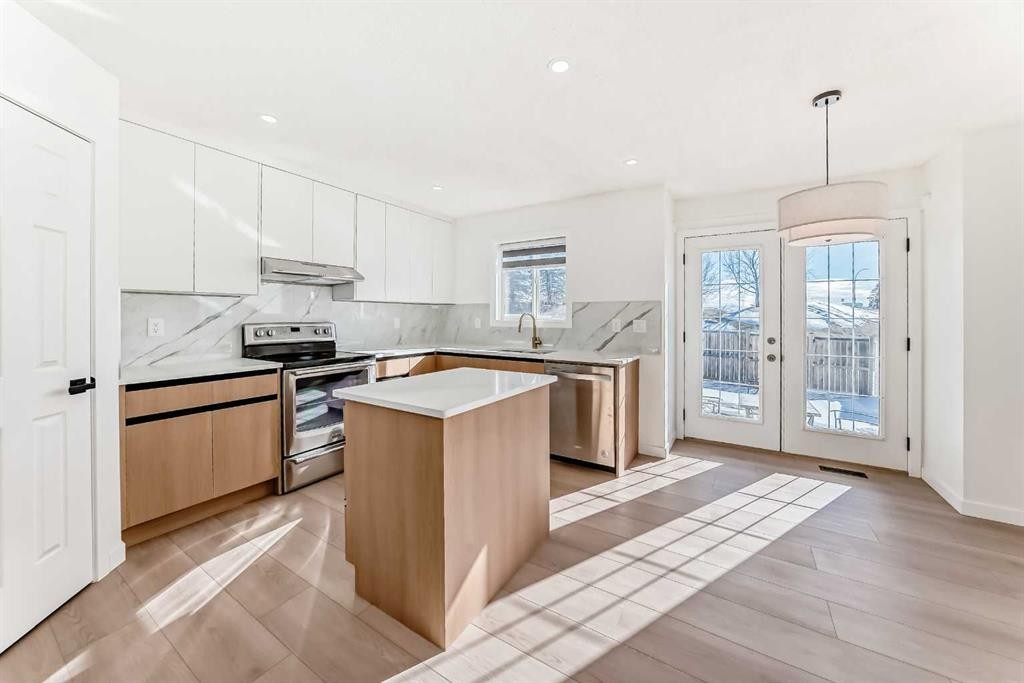 6 Arbour Stone Rise Nw, Calgary, AB - Indoor Photo Showing Kitchen