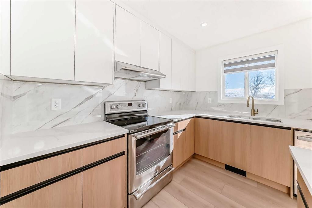 6 Arbour Stone Rise Nw, Calgary, AB - Indoor Photo Showing Kitchen