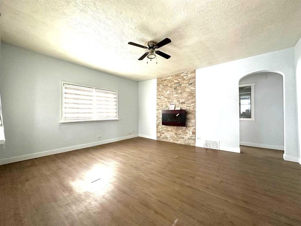 1101 22 Avenue Nw, Calgary, AB - Indoor