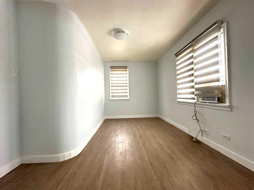 1101 22 Avenue Nw, Calgary, AB - Indoor Photo Showing Other Room