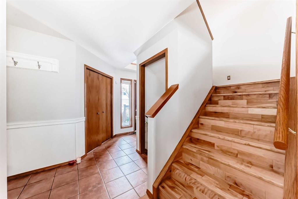 49 Applewood Court Se, Calgary, AB - Indoor Photo Showing Other Room