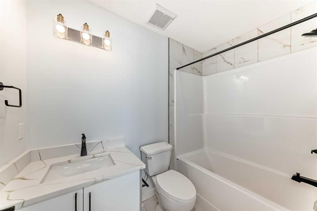 69 Lakes Estates Circle, Strathmore, AB - Indoor Photo Showing Bathroom