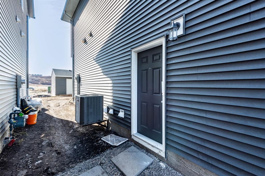 671 Wolf Willow Boulevard Se, Calgary, AB - Outdoor