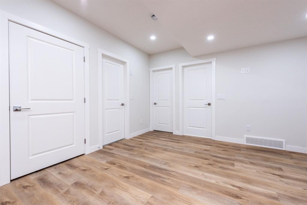 671 Wolf Willow Boulevard Se, Calgary, AB - Indoor Photo Showing Other Room