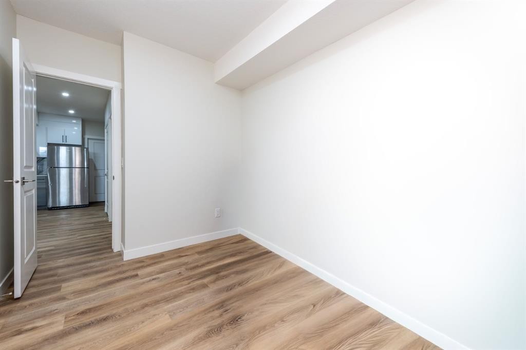 671 Wolf Willow Boulevard Se, Calgary, AB - Indoor Photo Showing Other Room